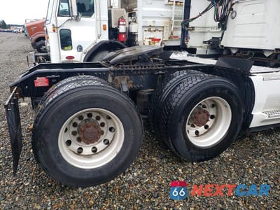 Zdjęcie 9 z 10 samochodu: 2019 VOLVO VNL SEMI TRUCK VIN:4V4NC9EH8KN193833 - miniatura