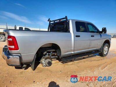 Trzecie zdjęcie samochodu z tyłu: 2024 RAM 2500 BIG HORN VIN:3C6UR5DJ8RG193750 - miniatura