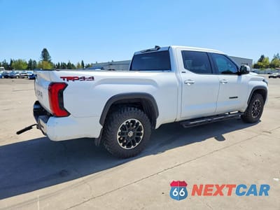 Trzecie zdjęcie samochodu z tyłu: 2022 TOYOTA TUNDRA CREWMAX SR5 VIN:5TFLA5EC2NX007170 - miniatura