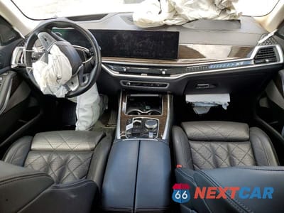 Zdjęcie 8 z 13 samochodu: 2024 BMW X7 XDRIVE40I VIN:5UX23EM00R9T80911 - miniatura