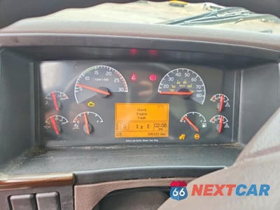 Zdjęcie 8 z 10 samochodu: 2016 VOLVO VNM REFRIGERATED BOX TRUCK VIN:4V5MC9DF2GN971672 - miniatura
