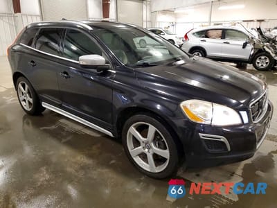 Czwarte zdjęcie samochodu z boku: 2013 VOLVO XC60 T6 VIN:YV4902DZ5D2399717 - miniatura
