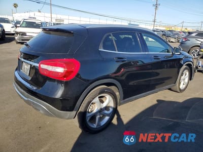 Trzecie zdjęcie samochodu z tyłu: 2019 MERCEDES-BENZ GLA 250 VIN:WDCTG4EB1KU013453 - miniatura