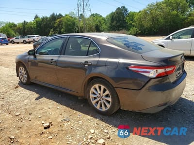 Drugie zdjęcie samochodu z przodu: 2018 TOYOTA CAMRY LE VIN:4T1B11HK5JU058323 - miniatura
