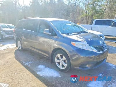 Czwarte zdjęcie samochodu z boku: 2012 TOYOTA SIENNA LE VIN:5TDKK3DC0CS220961 - miniatura