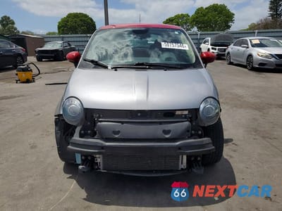 Piąte zdjęcie samochodu w środku: 2015 FIAT 500 POP VIN:3C3CFFAR8FT673002 - miniatura