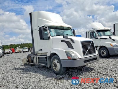 Zdjęcie 9 z 10 samochodu: 2017 VOLVO VNL SEMI TRUCK VIN:4V4N39TG1HN988144 - miniatura
