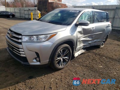 2018 TOYOTA HIGHLANDER LE PLUS 5TDBZRFH7JS870472 - główne zdjęcie licytacji z USA - miniatura