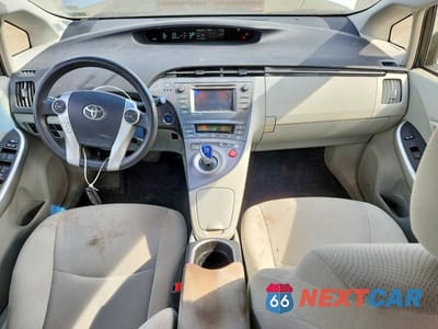Zdjęcie 8 z 12 samochodu: 2014 TOYOTA PRIUS THREE VIN:JTDKN3DU4E1745053 - miniatura