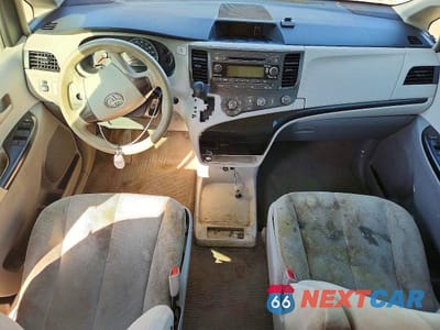 Zdjęcie 8 z 13 samochodu: 2011 TOYOTA SIENNA BASE VIN:5TDKA3DCXBS001202 - miniatura