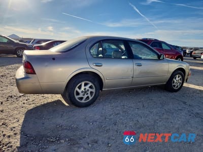 Trzecie zdjęcie samochodu z tyłu: 1999 NISSAN MAXIMA SE LIMITED VIN:JN1CA21AXXT104682 - miniatura