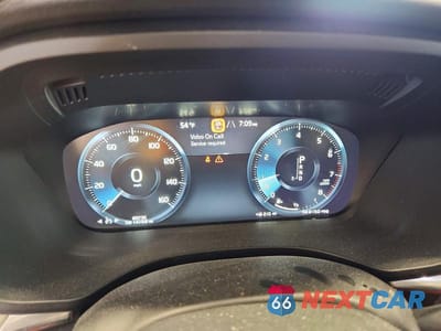 Zdjęcie 9 z 13 samochodu: 2018 VOLVO XC60 T5 VIN:LYV102RK9JB083419 - miniatura