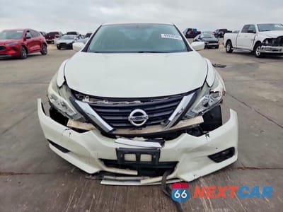 Piąte zdjęcie samochodu w środku: 2017 NISSAN ALTIMA 2.5 SV VIN:1N4AL3AP2HC249196 - miniatura