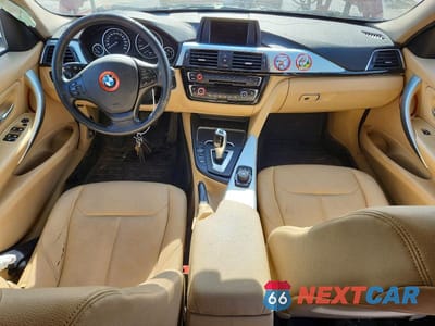 Zdjęcie 8 z 12 samochodu: 2016 BMW 320 XI VIN:WBA8A3C5XGK688657 - miniatura