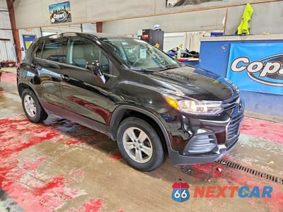 Czwarte zdjęcie samochodu z boku: 2020 CHEVROLET TRAX LS VIN:KL7CJNSB5LB089916 - miniatura