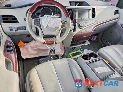 Zdjęcie 8 z 13 samochodu: 2013 TOYOTA SIENNA LIMITED 7-PASSENGER VIN:5TDYK3DCXDS293802 - miniatura