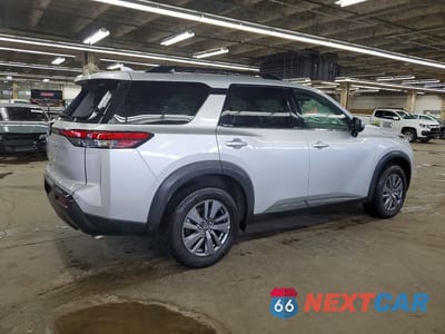 Trzecie zdjęcie samochodu z tyłu: 2025 NISSAN PATHFINDER SV VIN:5N1DR3BAXSC203277 - miniatura
