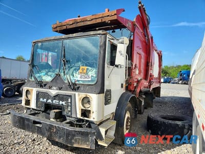 Drugie zdjęcie samochodu z przodu: 2014 MACK MRU600 REFUSE TRUCK VIN:1M2AV04C3EM010852 - miniatura