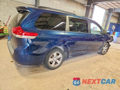 Trzecie zdjęcie samochodu z tyłu: 2011 TOYOTA SIENNA LE VIN:5TDKK3DCXBS148309 - miniatura