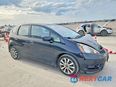 Czwarte zdjęcie samochodu z boku: 2013 HONDA FIT SPORT VIN:JHMGE8G54DC049074 - miniatura