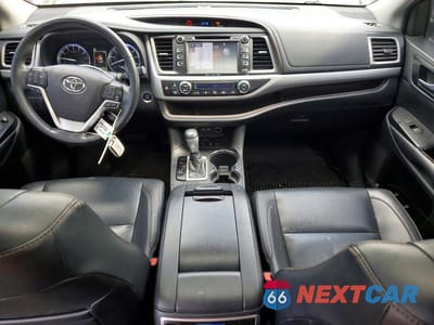 Zdjęcie 8 z 13 samochodu: 2019 TOYOTA HIGHLANDER XLE VIN:5TDJZRFH9KS620437 - miniatura