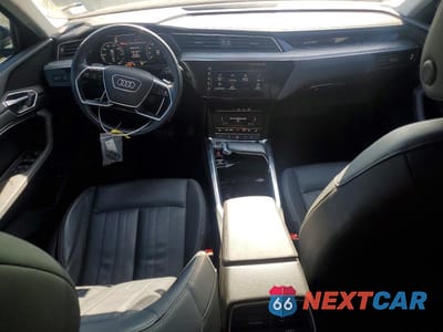 Zdjęcie 8 z 12 samochodu: 2021 AUDI E-TRON PREMIUM VIN:WA1AAAGE6MB024011 - miniatura