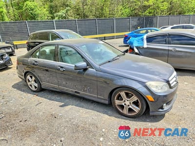 Czwarte zdjęcie samochodu z boku: 2010 MERCEDES-BENZ C 300 4MATIC VIN:WDDGF8BB1AR104204 - miniatura