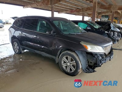 Czwarte zdjęcie samochodu z boku: 2015 CHEVROLET TRAVERSE LT VIN:1GNKRHKDXFJ274152 - miniatura
