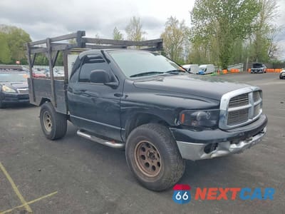 Czwarte zdjęcie samochodu z boku: 2003 DODG RAM 1500 FLATBED TRUCK VIN:1D7HU16D73J610621 - miniatura