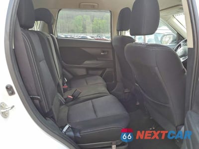 Zdjęcie 11 z 13 samochodu: 2017 MITSUBISHI OUTLANDER SE VIN:JA4AZ3A36HZ050844 - miniatura