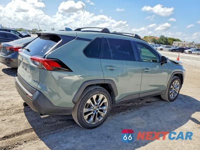 Trzecie zdjęcie samochodu z tyłu: 2020 TOYOTA RAV4 XLE PREMIUM VIN:JTMC1RFV3LD520630 - miniatura