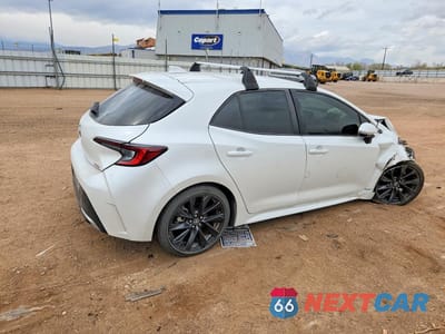 Trzecie zdjęcie samochodu z tyłu: 2024 TOYOTA COROLLA HATCHBACK XSE VIN:JTNC4MBE8R3231933 - miniatura