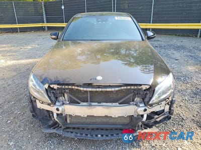 Piąte zdjęcie samochodu w środku: 2017 MERCEDES-BENZ C 300 4MATIC VIN:55SWF4KB4HU204021 - miniatura