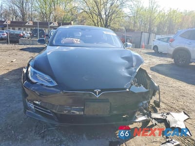 Piąte zdjęcie samochodu w środku: 2016 TESLA MODEL S VIN:5YJSA1E2XGF144589 - miniatura