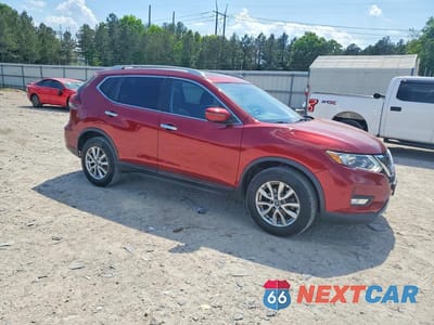Czwarte zdjęcie samochodu z boku: 2018 NISSAN ROGUE SV VIN:5N1AT2MV5JC852384 - miniatura