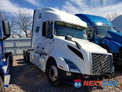 2023 VOLVO VNL SEMI TRUCK 4V4NC9EHXPN329774 - główne zdjęcie licytacji z USA - miniatura