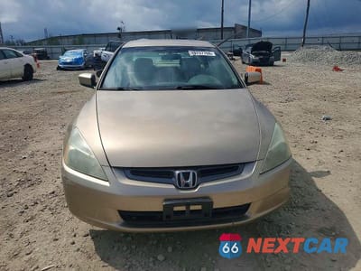 Piąte zdjęcie samochodu w środku: 2003 HONDA ACCORD LX VIN:1HGCM56473A139339 - miniatura