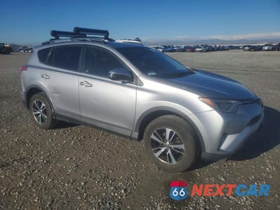 Czwarte zdjęcie samochodu z boku: 2018 TOYOTA RAV4 XLE VIN:JTMWFREV8JD128112 - miniatura