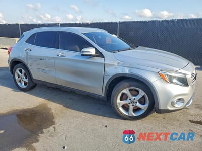 Czwarte zdjęcie samochodu z boku: 2018 MERCEDES-BENZ GLA 250 VIN:WDCTG4EB8JJ495855 - miniatura