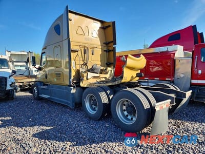 Trzecie zdjęcie samochodu z tyłu: 2017 FREIGHTLINER CASCADIA 125 SEMI TRUCK VIN:3AKJGLDR0HSHV0907 - miniatura