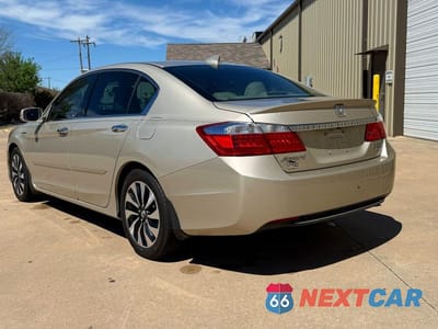 Trzecie zdjęcie samochodu z tyłu: 2015 HONDA ACCORD TOURING HYBRID VIN:1HGCR6F70FA011384 - miniatura
