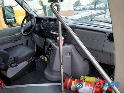 Piąte zdjęcie samochodu w środku: 2016 FORD E450 SHUTTLE BUS VIN:1FDFE4FS4GDC25967 - miniatura