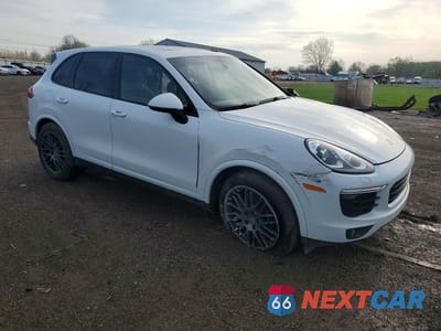 Czwarte zdjęcie samochodu z boku: 2017 PORSCHE CAYENNE VIN:WP1AA2A25HKA86174 - miniatura