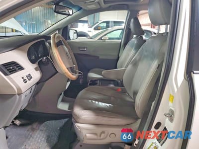 Zdjęcie 7 z 13 samochodu: 2011 TOYOTA SIENNA XLE 8-PASSENGER VIN:5TDYK3DC3BS117848 - miniatura