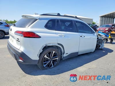 Trzecie zdjęcie samochodu z tyłu: 2024 TOYOTA COROLLA CROSS HYBRID XSE VIN:7MUFBABGXRV039263 - miniatura