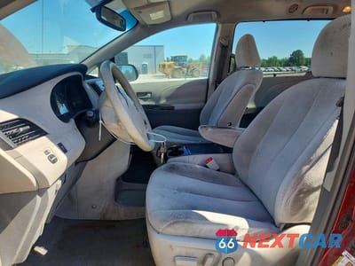 Zdjęcie 7 z 13 samochodu: 2011 TOYOTA SIENNA LE 8-PASSENGER VIN:5TDKA3DC9BS006343 - miniatura