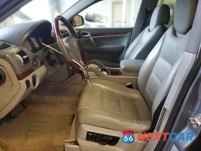 Zdjęcie 7 z 13 samochodu: 2005 PORSCHE CAYENNE VIN:WP1AA29P45LA20432 - miniatura