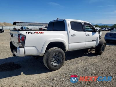 Trzecie zdjęcie samochodu z tyłu: 2021 TOYOTA TACOMA TRD SPORT VIN:3TMCZ5AN3MM423099 - miniatura