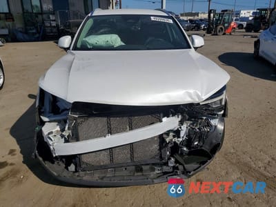 Piąte zdjęcie samochodu w środku: 2024 VOLVO XC40 CORE VIN:YV4L12UK4R2202338 - miniatura