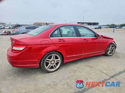 Trzecie zdjęcie samochodu z tyłu: 2011 MERCEDES-BENZ C 300 4MATIC VIN:WDDGF8BB6BR165615 - miniatura